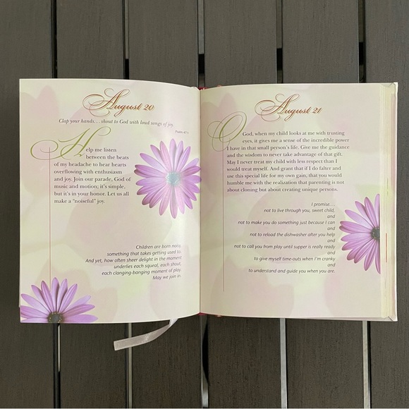 ⚡️FINAL PRICE⚡️ ‘A MOTHER’S DAILY PRAYER BOOK’ 366-DAY HARDBACK DEVOTION… - Picture 4 of 14
